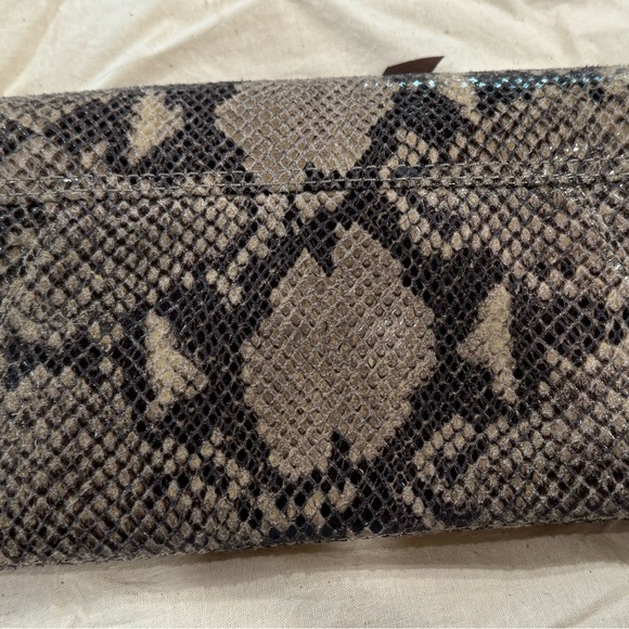 MICHAEL KORS FAUX SNAKE SKIN CLUTCH - Picture 2 of 8